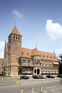 852398 Gezicht op het raadhuis (Het Rond 1) te Zeist.